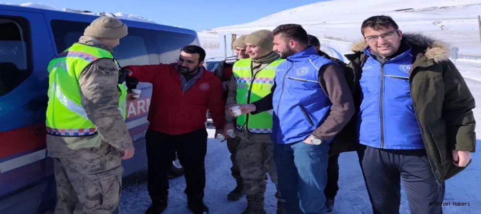 Çıldır’da Kış Şartlarında Örnek Dayanışma Çalışması