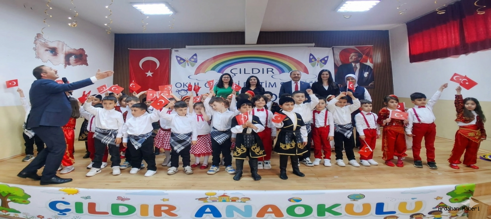 Çıldır’da Minik Yıldızlar Geçidi: Anaokulu Öğrencilerinden Unutulmaz Yıl Sonu Gösterisi