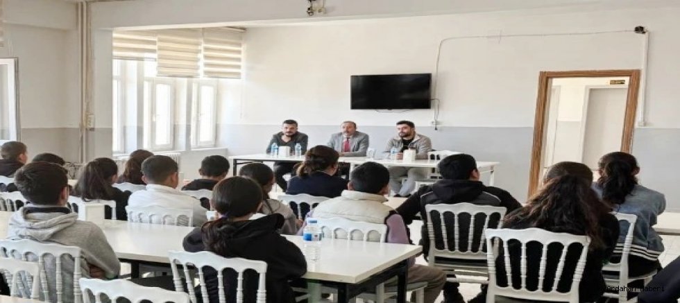 Çıldır Şehit Öğretmen Sezgin Yolcu YBO’da Doktor Mezun ile Kariyer Söyleşisi