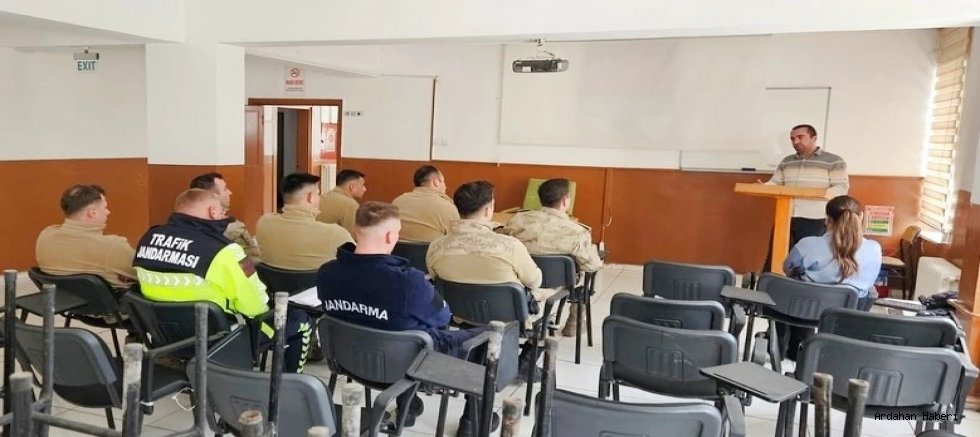 Damal’da Jandarma Personeline Sosyal Hizmetler Anlatıldı