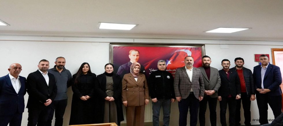 Dijitalin Şeffaflığı, Sokağın Samimiyeti: Hakan Aydın Ardahan da Siyasetin Kimyasını mı Değiştiriyor?