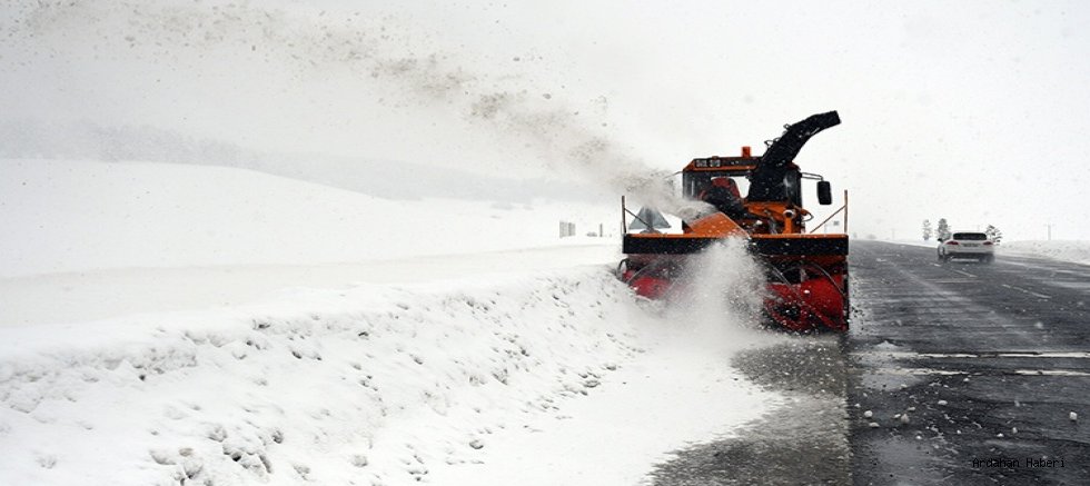 Doğu’da kış alarmı: Kars’ta yollar kapandı, Ardahan’da tipi etkili