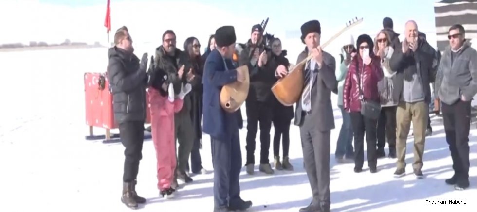 Donan Çıldır Gölü'nde Yarıyıl Tatili Yoğunluğu