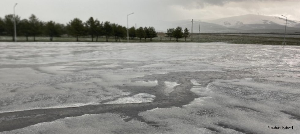 Fındık Büyüklüğünde Dolu Yağdı: Ardahan-Damal Yolu Beyaza Büründü
