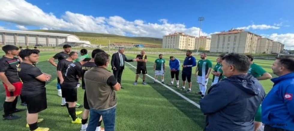 Gençlerin yoğun ilgi gösterdiği Göle Futbol Turnuvası başladı