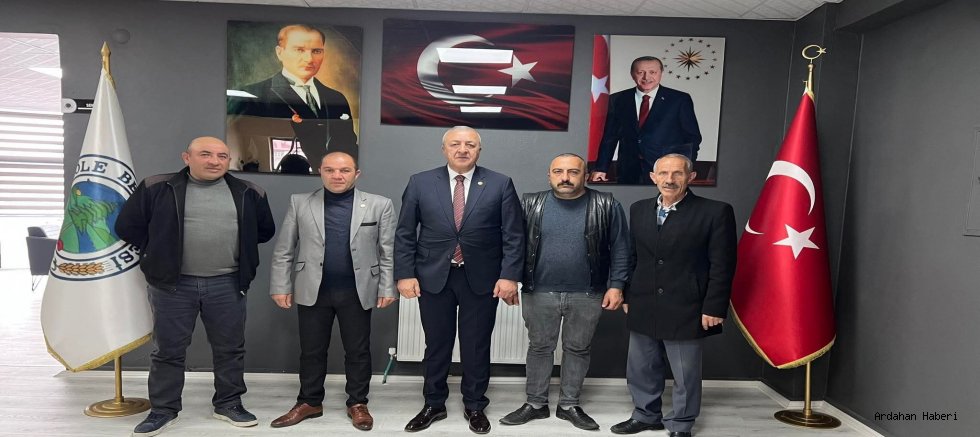 Göle’de Ortak Akıl Buluşması: Başkan Budak Muhtarlarla Yol Haritasını Çizdi