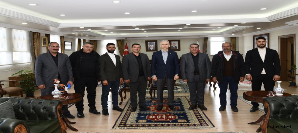 Göle Muhtarlarından Vali Çiçekli’ye Hizmet Ziyareti