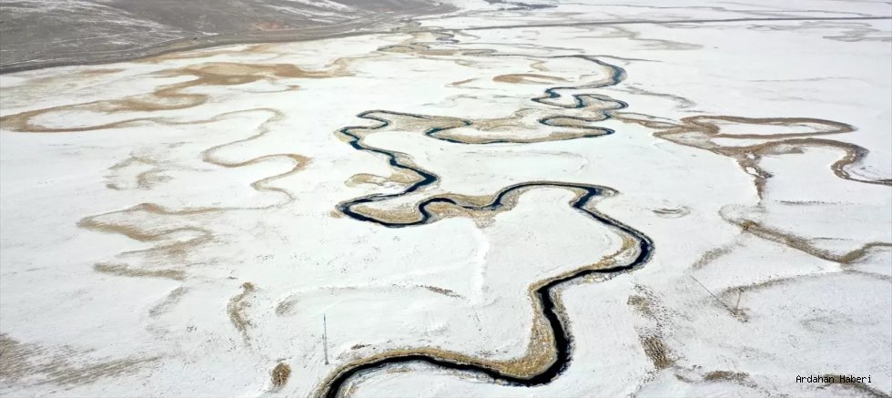 Göle Ovası Beyaza Büründü: Kar Altındaki Menderesler Havadan Görüntülendi