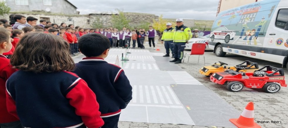 Hanak’ta Öğrencilere Kapsamlı Trafik Güvenliği Eğitimi