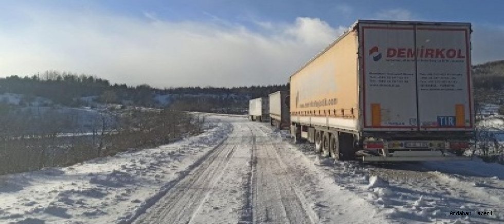 Ilgar Dağı Geçidi Kar Nedeniyle Kapandı: TIR’lar Yolda Mahsur Kaldı