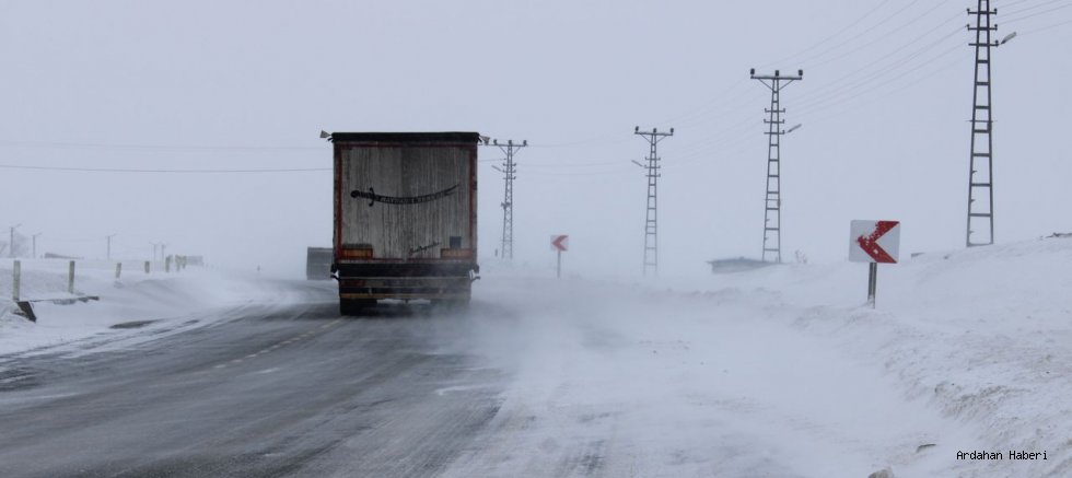 Ilgar Dağı’nda Tipi Alarmı: Tırlara Geçiş Yasağı