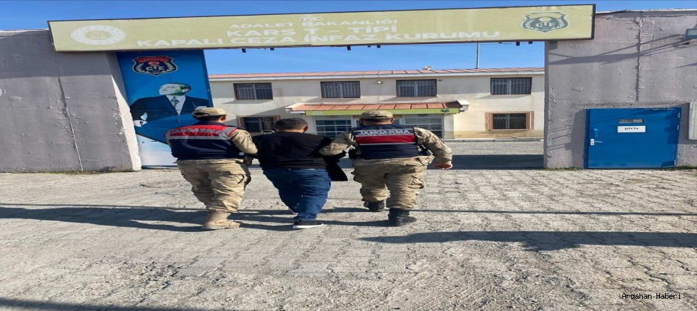 Kağızman’da Firar Sona Erdi: 4 Yıl 2 Ay Cezası Bulunan Şahıs Kıskıvrak Yakalandı!