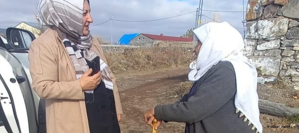 MHP Hanak Kadın Kolları İlçeyi Kapı Kapı Geziyor