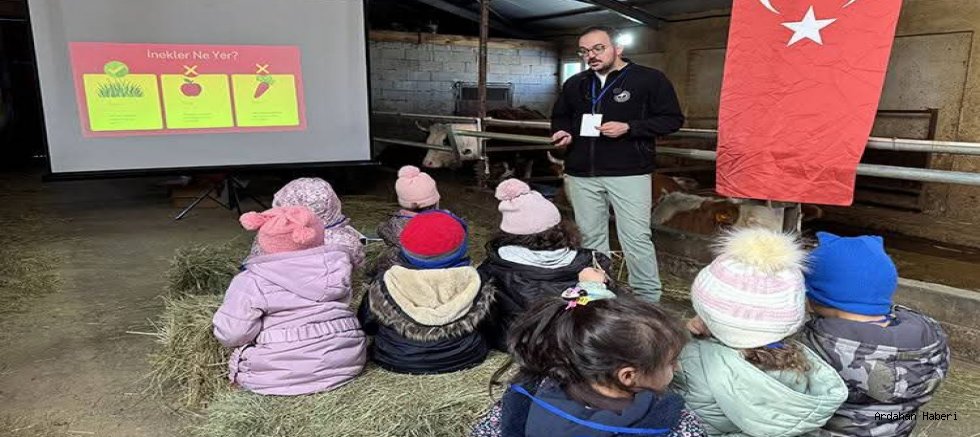 Miniklere Ahırda Uygulamalı Ders: Minik Çiftçi Akademisi ile Tarım ve Hayvancılığı Yerinde Öğrendiler