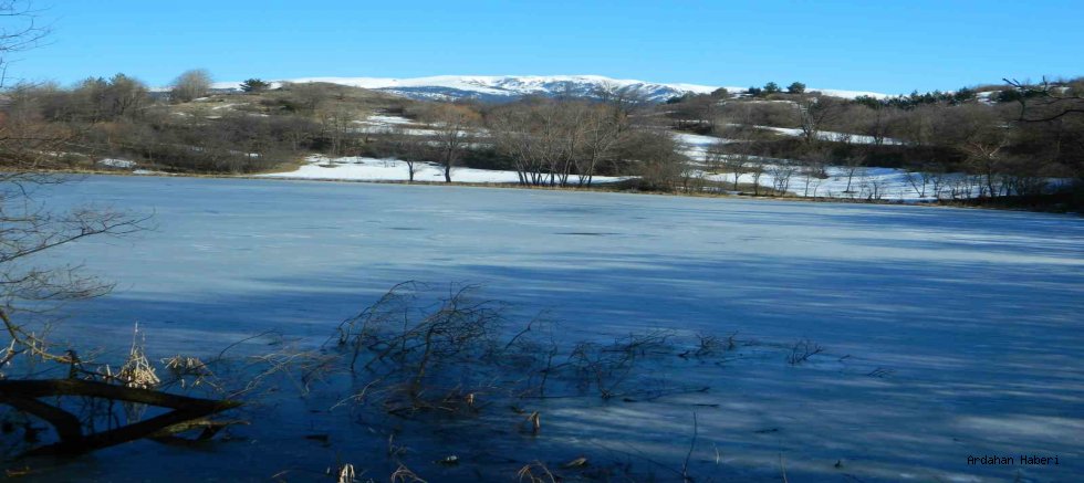Posof merkezde karlar erimedi ama bazı köylerde ise buzlar çözülmedi