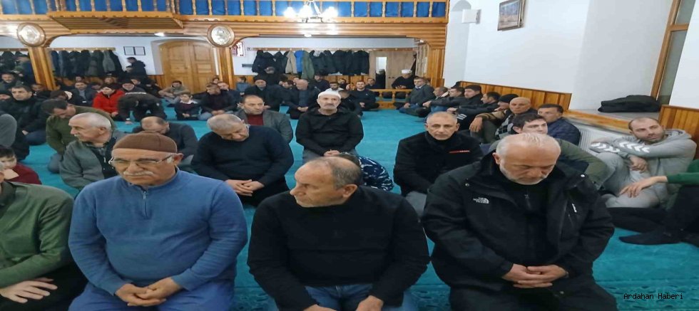 Posof’ta Berat Kandili Camilerde Dualarla İdrak Edildi