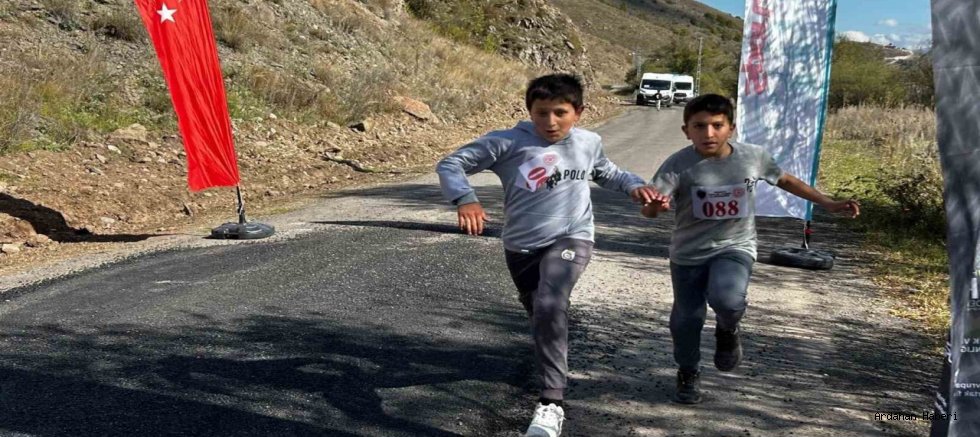 Posof’ta Gençler Koşan Yıldızlar Projesiyle Parladı