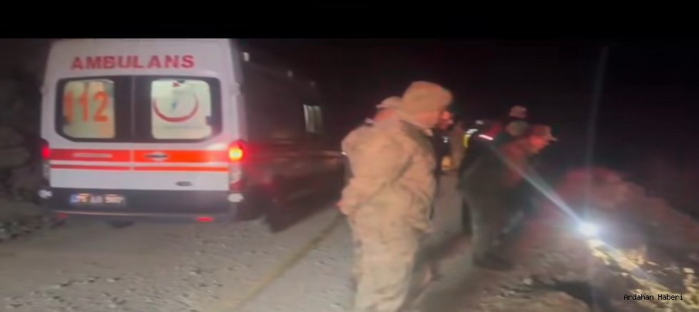 Posof’ta hafriyat kamyonu devrildi: Sürücü hayatını kaybetti