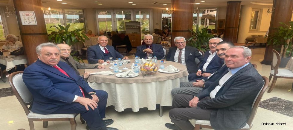 Saffet Kaya, eski bakanlarla bir araya geldi