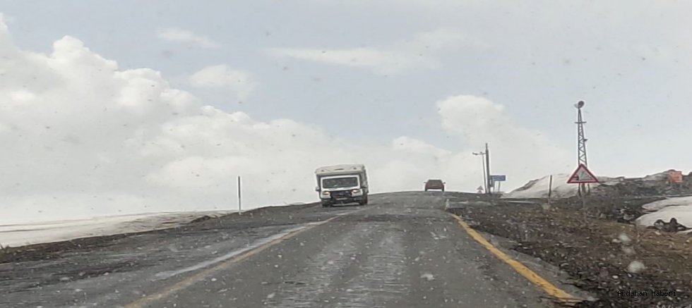 Sahara’da Bahar Karı: Ulaşım Durma Noktasına Geldi