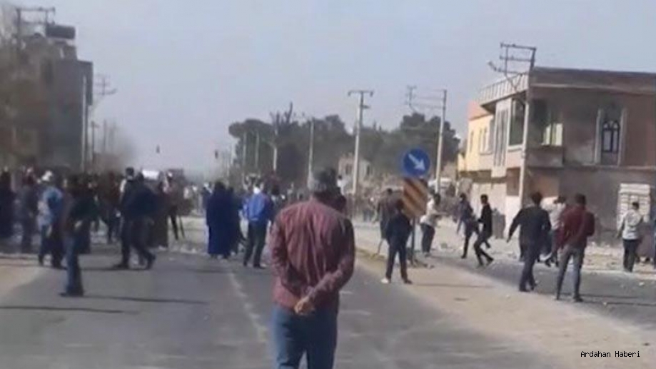 Şanlıurfa’da iki grup yol kapatıp kavga etti: 14 yaralı
