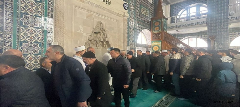 Seher Vaktinde Aynı Safta: Ardahan’da Bayramın En Güzel Manzarası