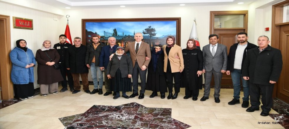 Şehit Aileleri ve Gazi Yakınlarından Vali Çiçekli’ye Ziyaret