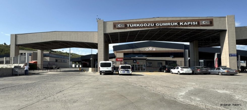 Türkgözü Gümrük Kapısı’ndan 22 ayda çoğunluğu tırlardan oluşan yaklaşık 272 bin araç giriş ve çıkış yaptı.