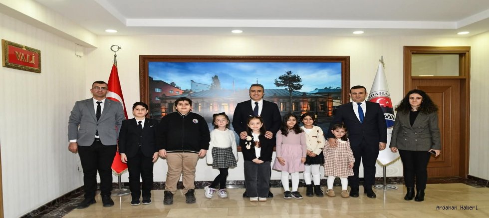 Vali Çiçek, Dünya Çocuk Hakları Günü’nde Çocuk Hakları İl Komitesi Üyelerini Ağırladı