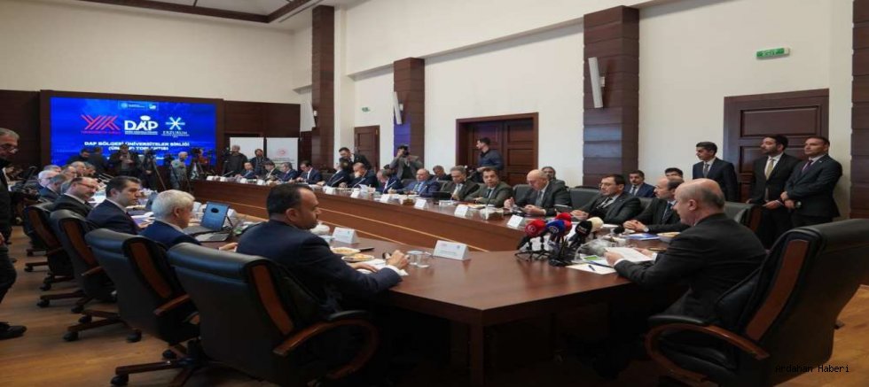 YÖK Başkanı Özvar’dan Yükseköğretimde Yeni Dönem Müjdesi: Müfredat Sadeleşiyor, İstihdam Odaklı Modeller Geliyor