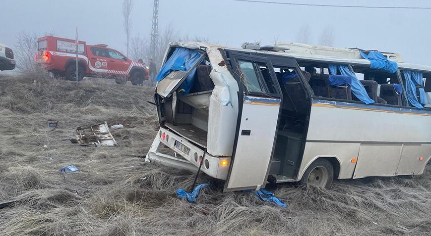 Malatya'da işçi servisi devrildi! Çok sayıda yaralı var