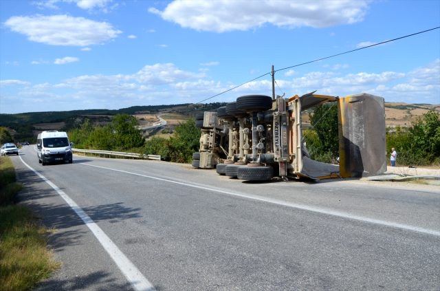 Malkara'da tır devrildi: 1 yaralı