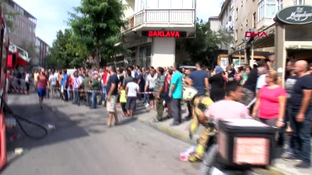 Maltepe'de iş yeri alev alev yandı 