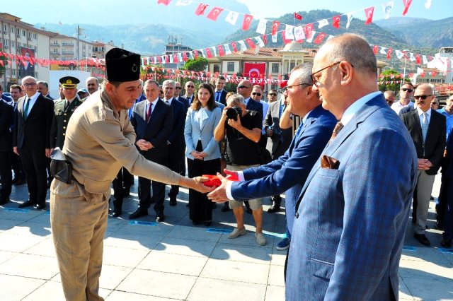 Manisa'nın kurtuluşuna sade tören