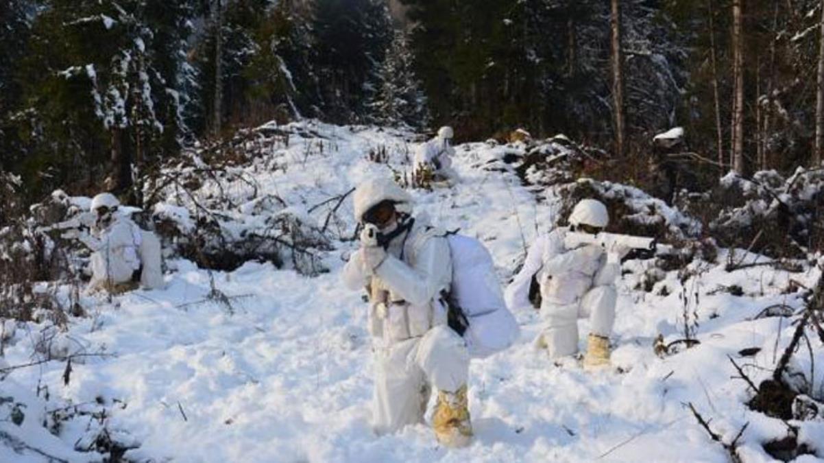 Mehmetçik, Ardahan daki zorlu hava şartlarına rağmen görevinin başında