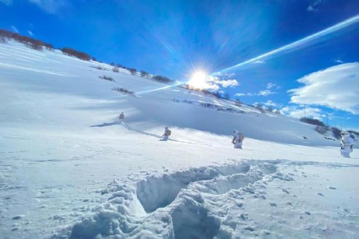 Mehmetçik Ardahan’da zorlu iklim ve arazi şartlarında devriye görevinde 
