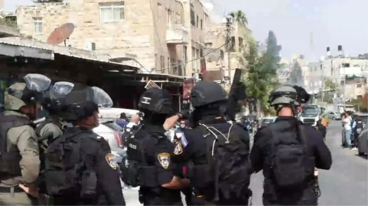 Mescid-i Aksa'da 3. cuma! İsrail polisi yine gaz bombasıyla saldırdı