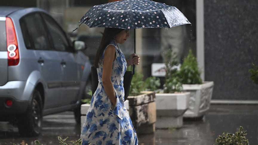 Meteoroloji yarın için saat verip uyardı! İstanbul dahil: Gök gürültülü sağanak geliyor!