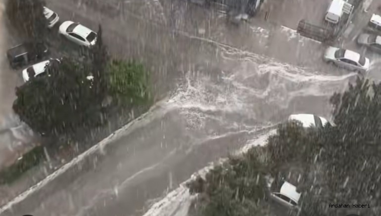 Meteorolojik Kuşatma: Adana’da Asfalt Suya, Trafik Kaosa Teslim!