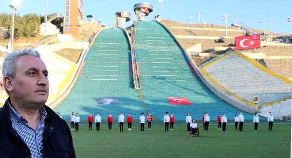 Milli sporcular, 19 Mayıs'ta atlama kulesinde 'İstiklal Marşı' okudu