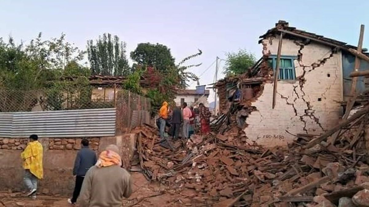 Nepal'de 6.4 büyüklüğünde deprem: 128 kişi hayatını kaybetti