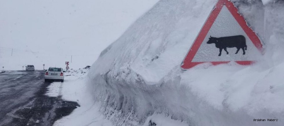 Nisan sonunda kış geri döndü: ilgar dağı’nda kar boyu tabelaları aştı