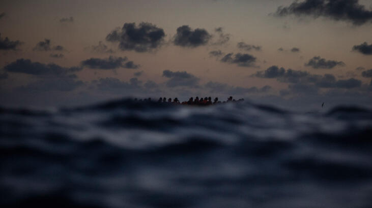NOS: Yunanistan, eşyalarına el koyduğu göçmenleri denize geri itiyor
