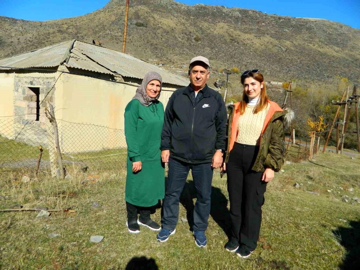 Öğretmen kızları Ardahan'ın Posof ilçesine atanan çift, atalarının sürgün edildiği köye gittiler