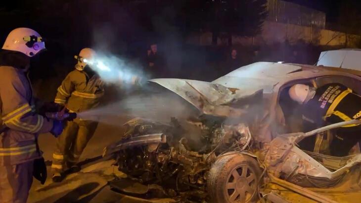 Otomobil hafif ticari araca ardından da TIR'a çarptı! 5 yaralı