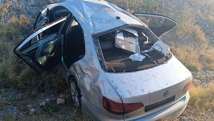 Otomobil zeytin bahçesine uçtu: baba öldü, eşi ve 3 çocuğu yaralandı