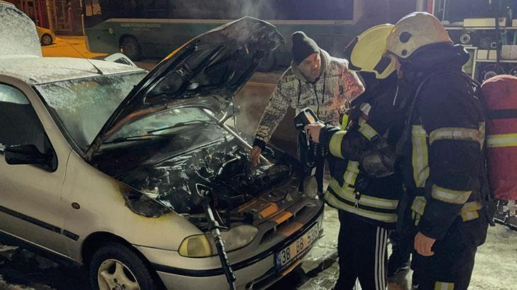 Park Halindeki Otomobil Alev Aldı: Sürücü Şikâyetçi Olacak