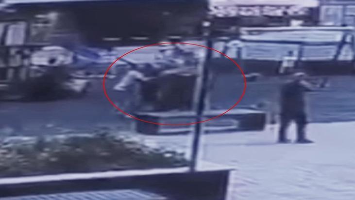 Parkta oynayan çocukları yerden yere çarptı! Şüpheliye ev hapsi