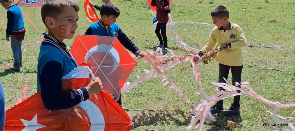 Posof Süngülü köyü ilkokulu ve ortaokulu öğrencilerine yönelik LGS sınavından önce moral etkinliği düzenlendi