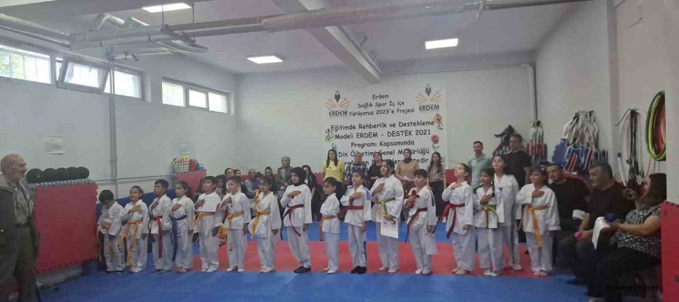 Posof ta Tekvandocu minik sporcuların kuşak heyecanı